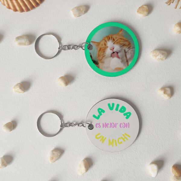 Llavero "La vida es mejor con un michi" personalizado