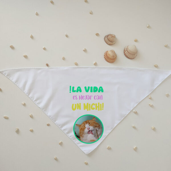 Bandana perro "La vida es mejor con un michi" personalizada foto
