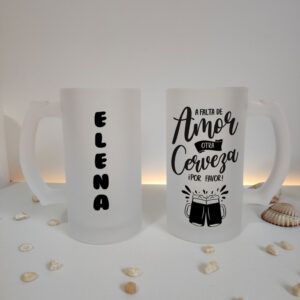Jarra "A falta de amor otra cerveza por favor" personalizada