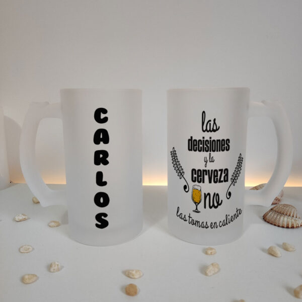 Jarra "Las decisiones y la cerveza no se toman en caliente" personalizada